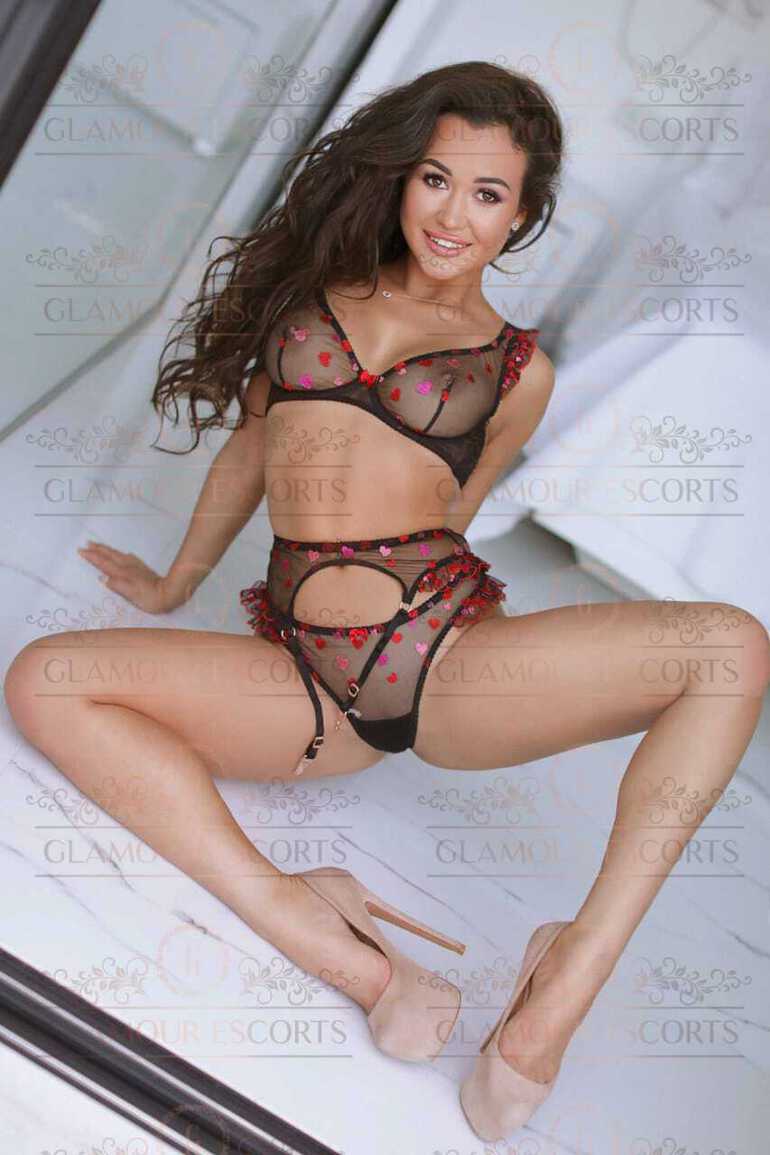 Stella-new-escorts-city-tours-in-Athens-4.jpg