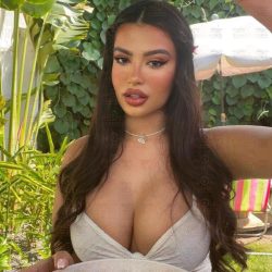 Julia Medeiros escorts in athens city tour in athens (1)