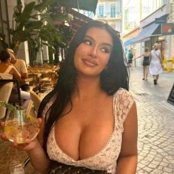 Julia medeiros escort in athens city tour in athens (5)